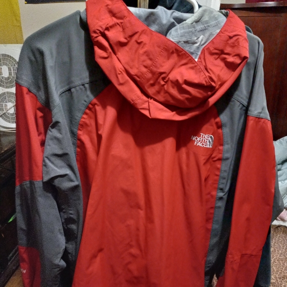 North face windbreaker - Picture 1 of 3